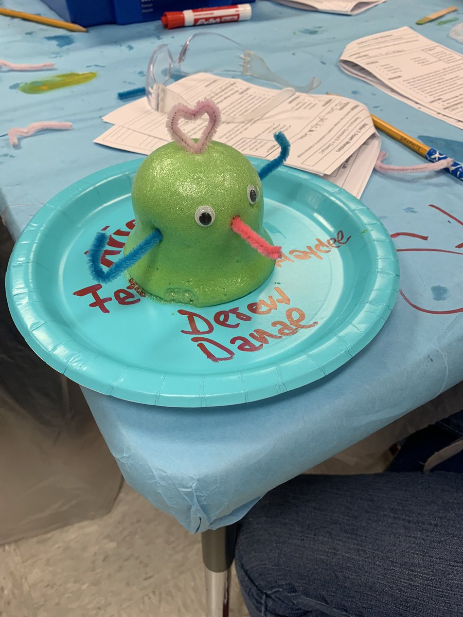 hgomez3931's tweet photo. It was a busy week doing chemistry labs-chemical vs.physical changes! “Foam monsters”@LMMSPatriots #allaboutscience @MarianaDevlin2 https://t.co/NchkDBfFTs