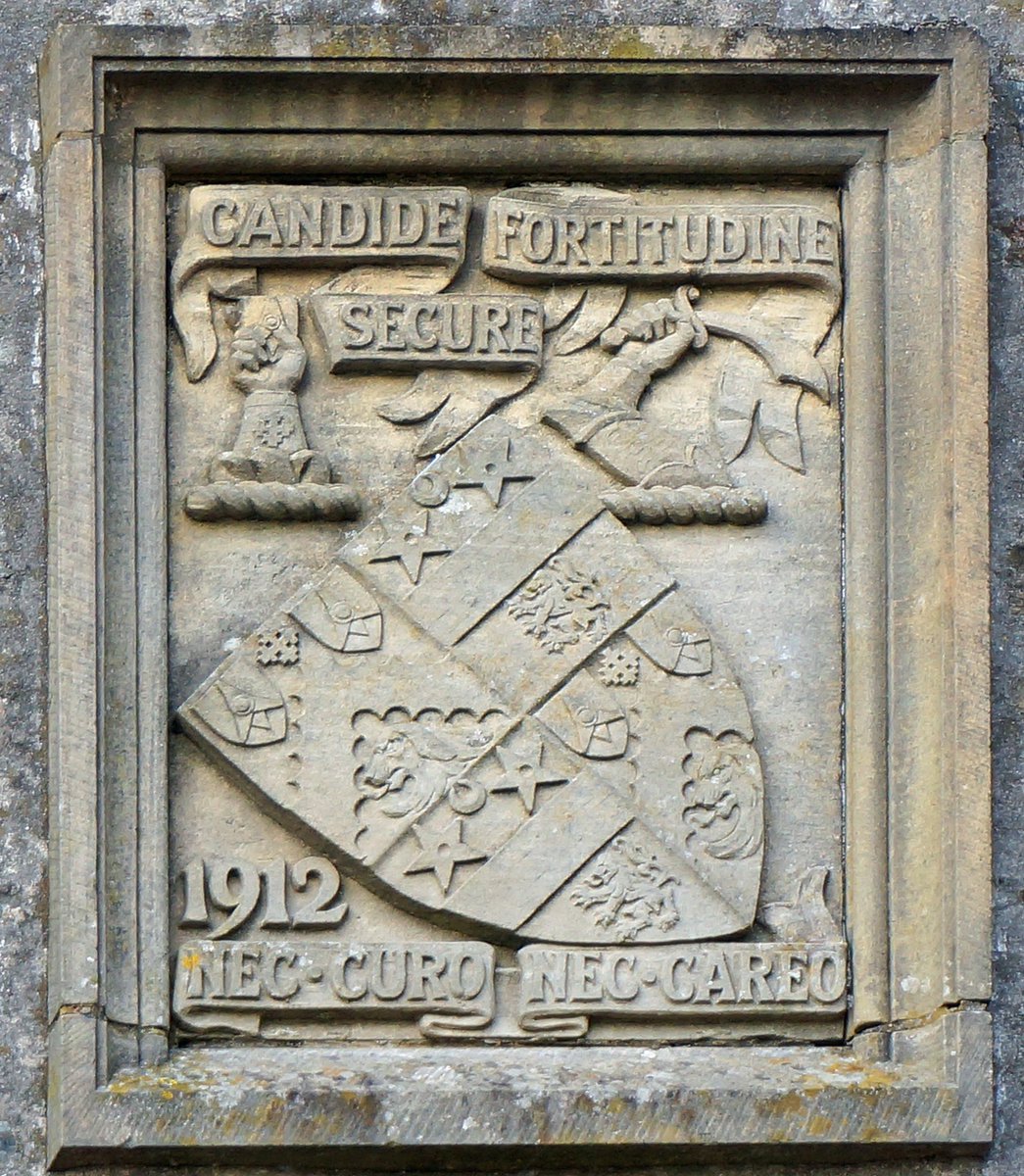 DaneLoveAuthor's tweet photo. #heraldry of John MacRae Gilstrap, restorer of Eileen Donan Castle in 1912. https://t.co/cifgP0ovUN
