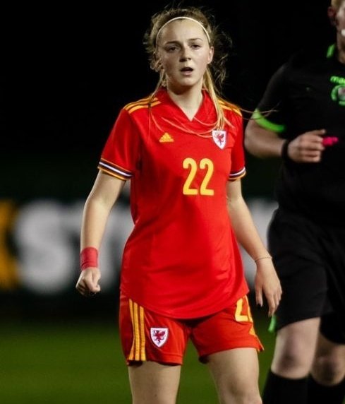 MUWomenXtra's tweet photo. Official: #MUWomen U21s sign Welsh int'l Mayzee Davies. She joins us from the Man City academy.

𝗪𝗲𝗹𝗰𝗼𝗺𝗲 𝘁𝗼 𝘁𝗵𝗲 𝗨𝗻𝗶𝘁𝗲𝗱 𝗳𝗮𝗺𝗶𝗹𝘆! 🔴 https://t.co/WPasTawuEP