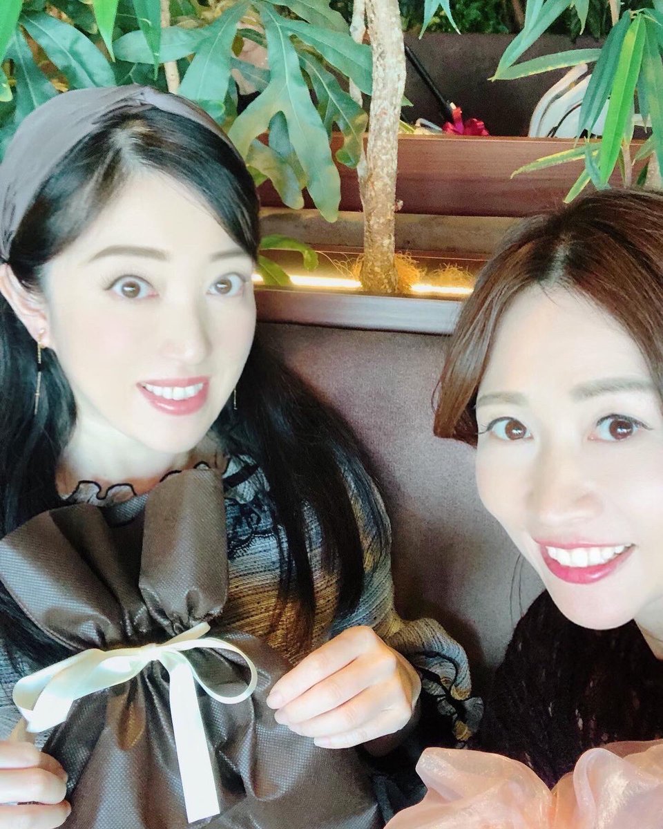 wakako0919's tweet photo. #アナウンサー　の
#結城　ちゃんに
#お誕生日
#お祝いしてもらいました　^_^
#とても嬉しかった
#素敵な
#プレゼント　も
#ありがとう　😊
#感謝
#justymodels https://t.co/wO2jg7TBsR