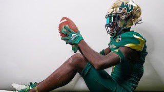 AnthonyBaxter_7's tweet photo. Blessed to receive an offer from the university of south Florida #allglorytogod✝️ @CoachBobShoop @USFFootball @bobbybentley https://t.co/PWmjJVZUoD