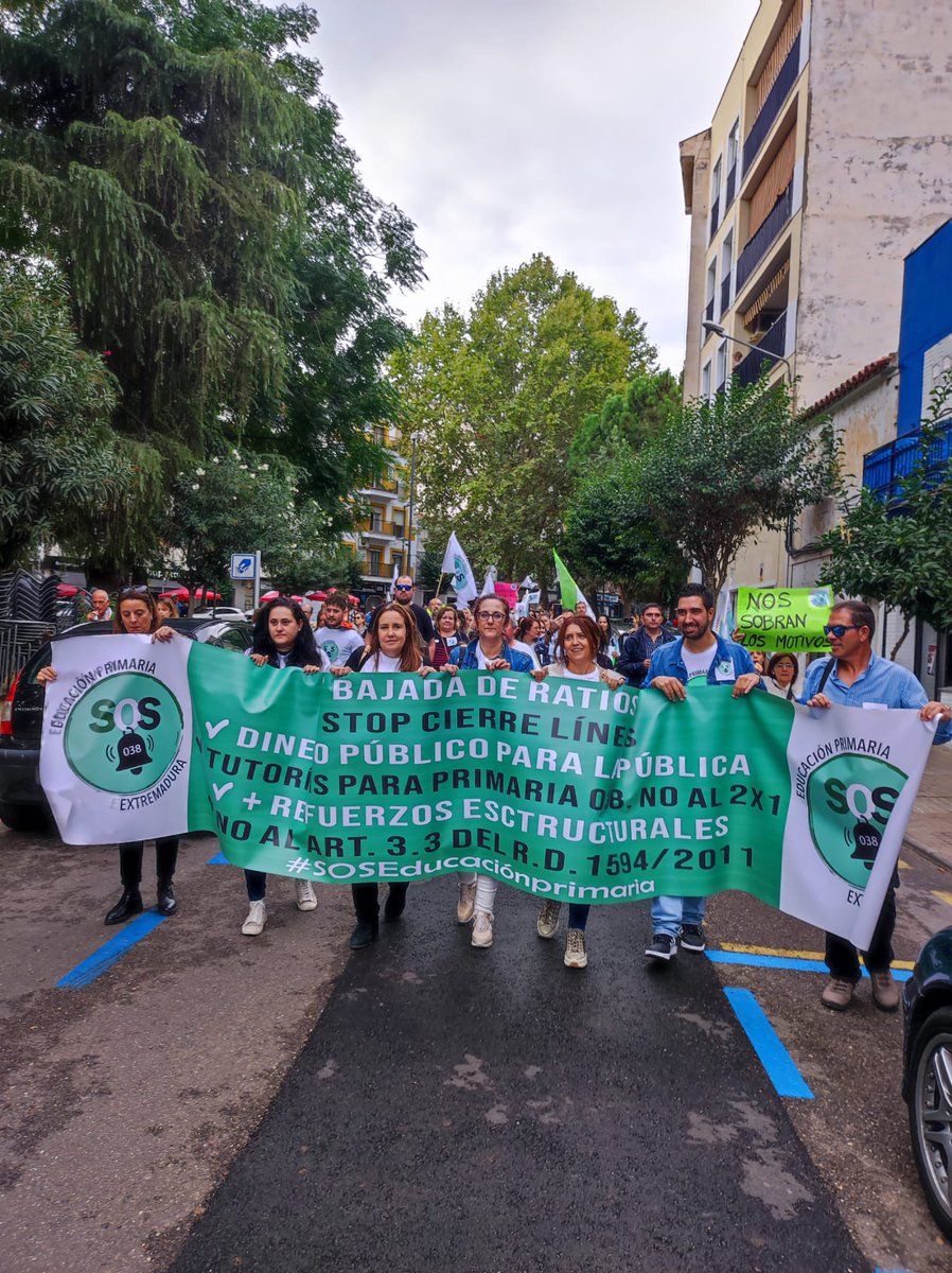 Primaria Unida Jamás Será Vencida💪💪💪
JUNTOS SUMAMOS 💪💪
#PrimariaExisteyPersiste #TutoriasParaPrimaria038 #Noal2x1 #Regular33RD15942011 #CadaDocenteSuEspecialidad 
<a href="/GFVara/">Guillermo Fdez Vara</a>
<a href="/EstherGMoran/">Esther Gutiérrez</a>
<a href="/famayaf/">FranAmaya</a>
<a href="/luzseijo/">M Luz Martínez Seijo</a>
<a href="/Junta_Ex/">Junta de Extremadura</a>