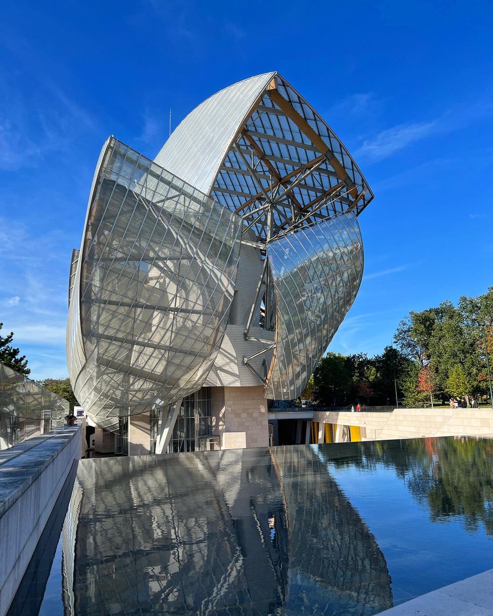 Wow. Very few do art, architecture and beauty better. Frank Gehry basks un Paris sunshine #FondationLouisVuitton <a href="/FondationLV/">Fondation LV</a>