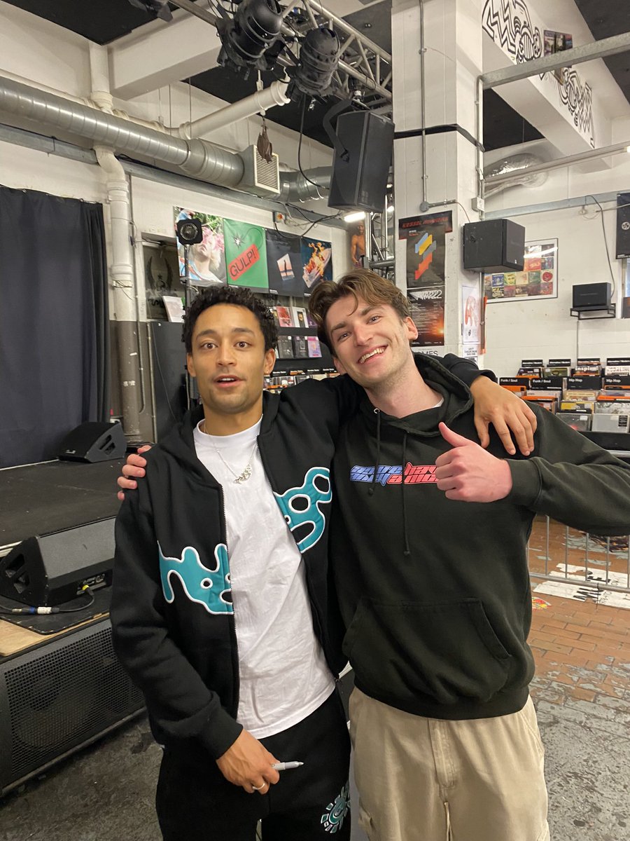 joss_lambert's tweet photo. Loveeeee bro ❤️ @LoyleCarner 

Have a nice. @DavidVujanic https://t.co/9b3DVzTuk4