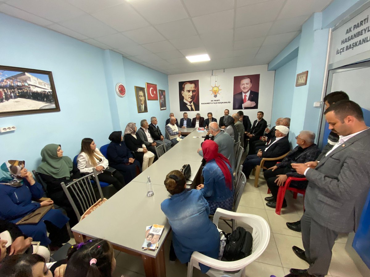 Bshrtlii7's tweet photo. #Şehirbuluşmaları programı kapsamında ilçemizi ziyarette bulunan Gaziantep milletvekilimiz TBMM milli idare amirimiz Sn. @AliSahin501 'i  Hasanbeyli Belediye Belediyemizde ağırlayarak belediye ziyaretimiz ile başladık 
#Hedef2023 https://t.co/SKkqK1KIhw