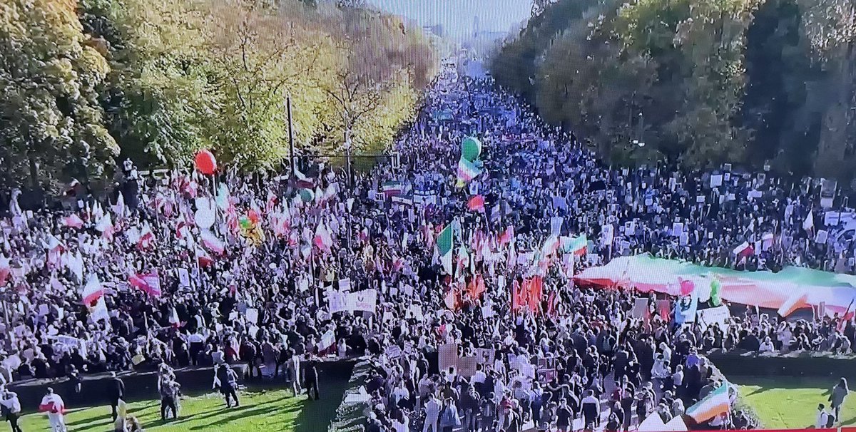 ranarahimpour's tweet photo. #Berlin where thousands of #Iranian have gathered to show their support of #Iran protests… calling for regime change… #MahsaAmini https://t.co/aBvcafo00f