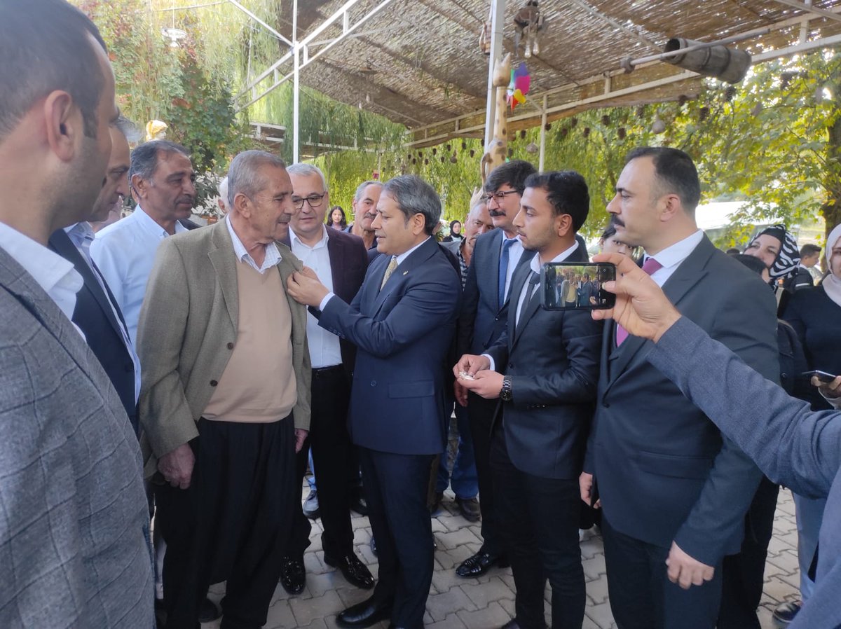 Bshrtlii7's tweet photo. #Şehirbuluşmaları programı kapsamında ilçemizi ziyarette bulunan Gaziantep milletvekilimiz TBMM milli idare amirimiz Sn. @AliSahin501 'i  Hasanbeyli Belediye Belediyemizde ağırlayarak belediye ziyaretimiz ile başladık 
#Hedef2023 https://t.co/SKkqK1KIhw