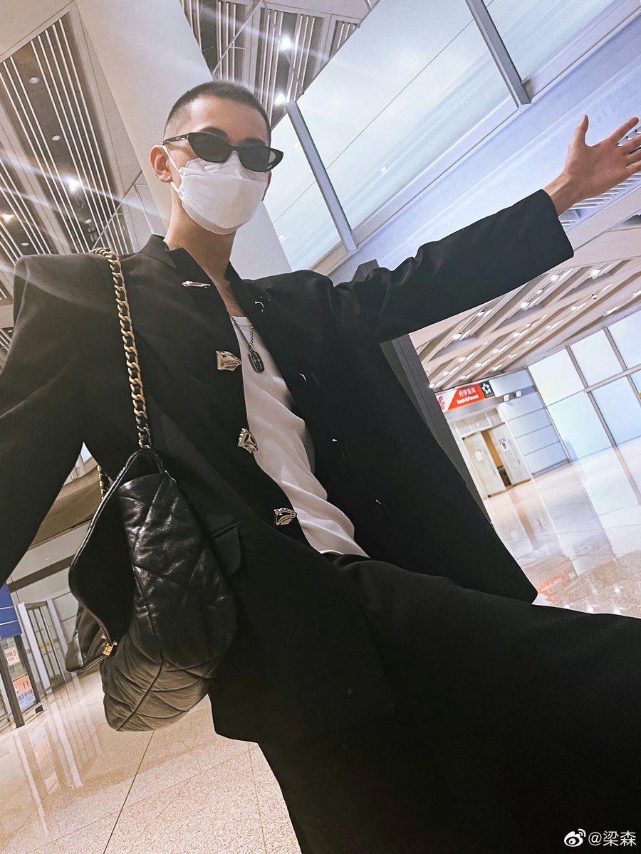 onlyliangsen's tweet photo. 20221022 Weibo Update
��差库存剩余1，很认真在摆pose
#梁森 #LiangSen https://t.co/aBxZHDu4PT