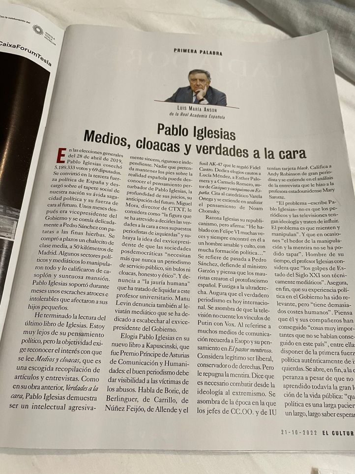 Finalmente se ha publicado una reseña sobre el libro de 
<a href="/PabloIglesias/">Pablo Iglesias 🔻{R}</a> Medios y cloacas. Agradecemos el detalle a Luis María Anson y a <a href="/elcultural/">El Cultural</a>.