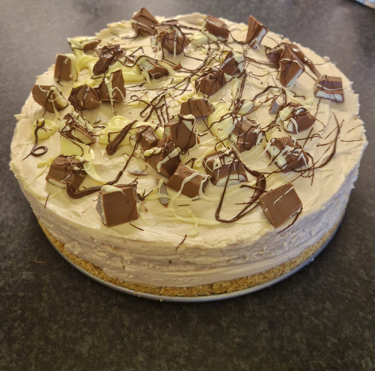 profgrump's tweet photo. Look what I made! #kindercake #defme https://t.co/pKRiBGM60s