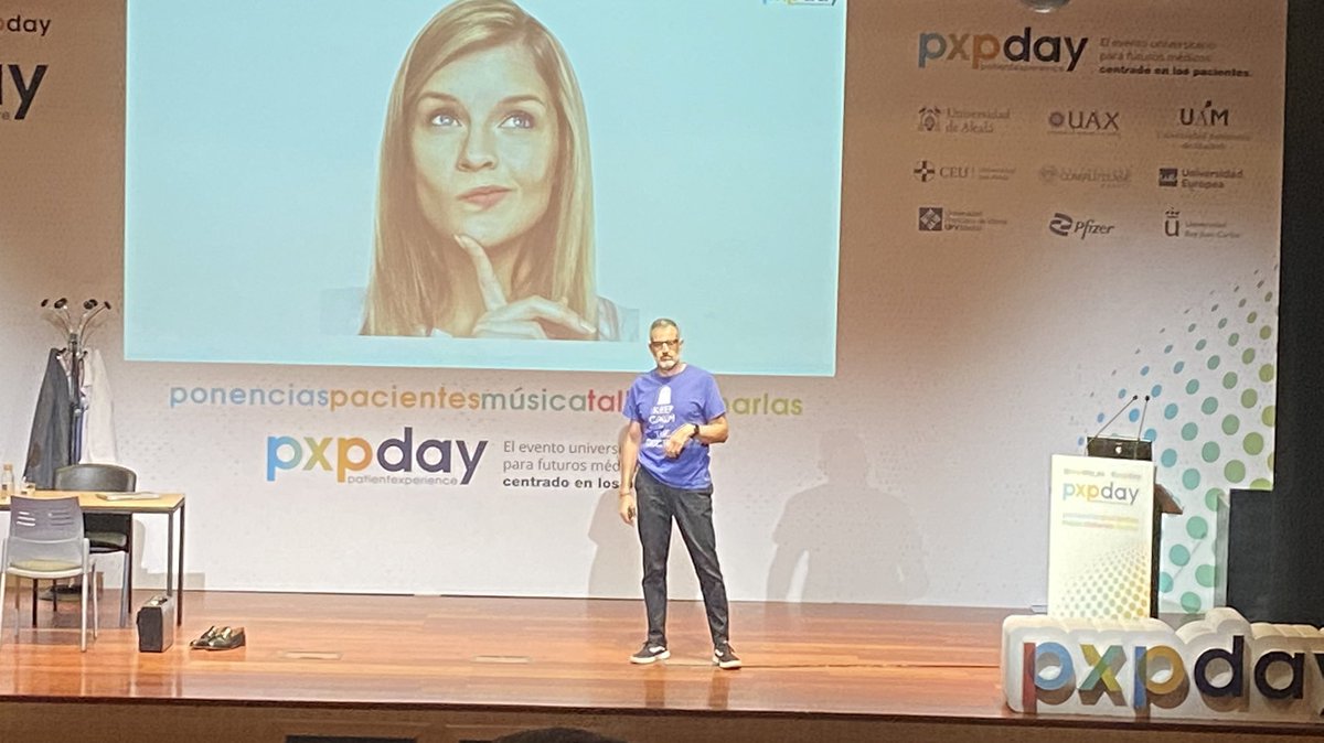 pxpday_es's tweet photo. “El sistema está diseñado de forma piramidal y los #médicos somos dioses. Tardamos 18 segundos de media en interrumpir al #paciente”, @carlos_mascias en #PXPday https://t.co/EsPUJBTCGx