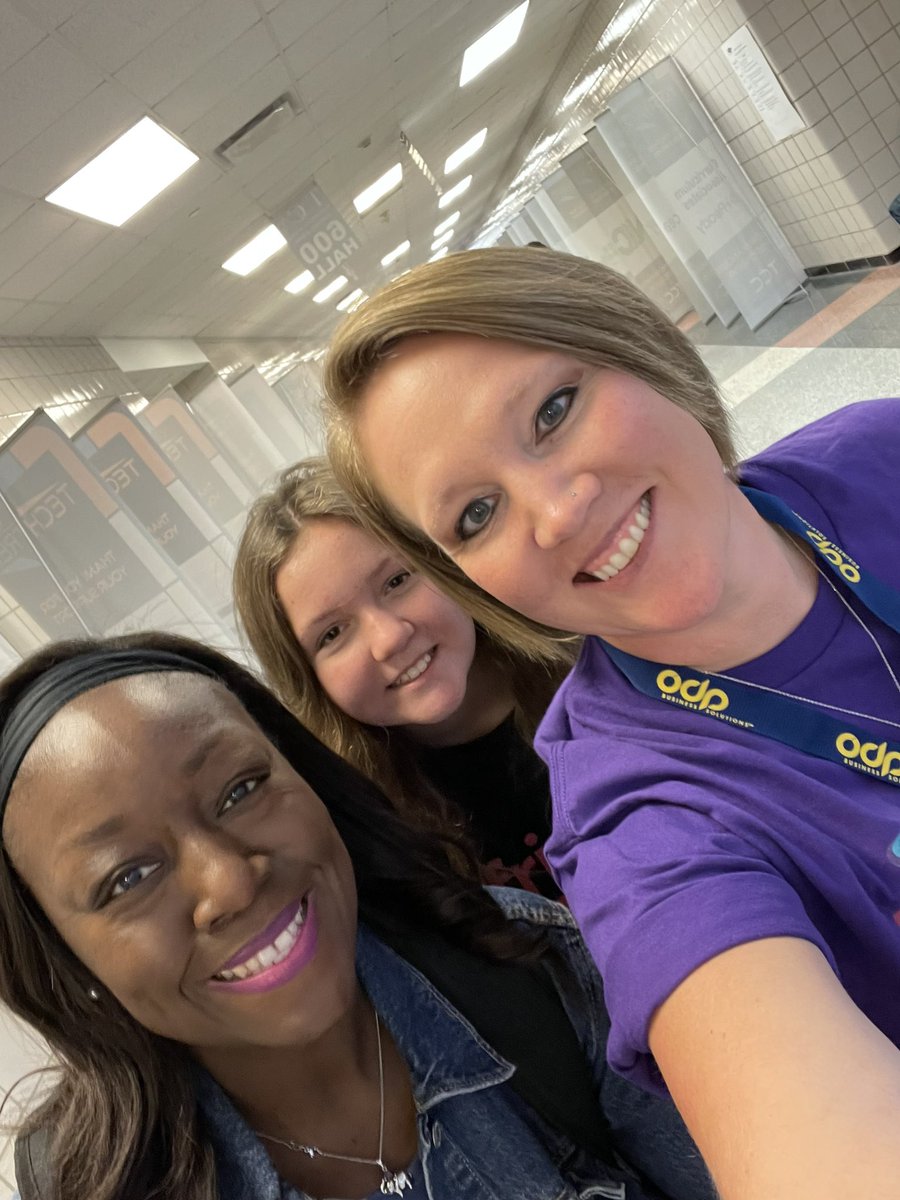techCAREWilson's tweet photo. Principal and a School Counselor walk into a tech conference… @TCCAConf #AlwaysLearning #TechCrazy @kella_price @WISDBrabham @WillisSchools https://t.co/wu5mP5iMiu