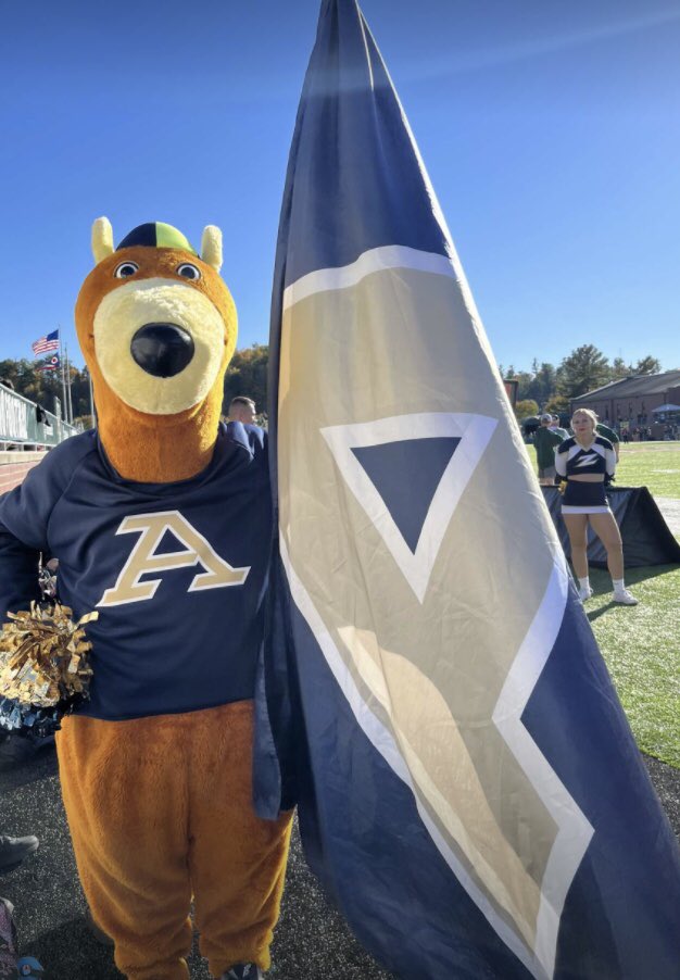 uakronalumni's tweet photo. It’s time to bring that Wagon Wheel back to Akron! 🥳🏈🎉 #KentIsNotAState #BirdsDontHaveTeeth
#ZipEmUp https://t.co/sOB7p5AJE8