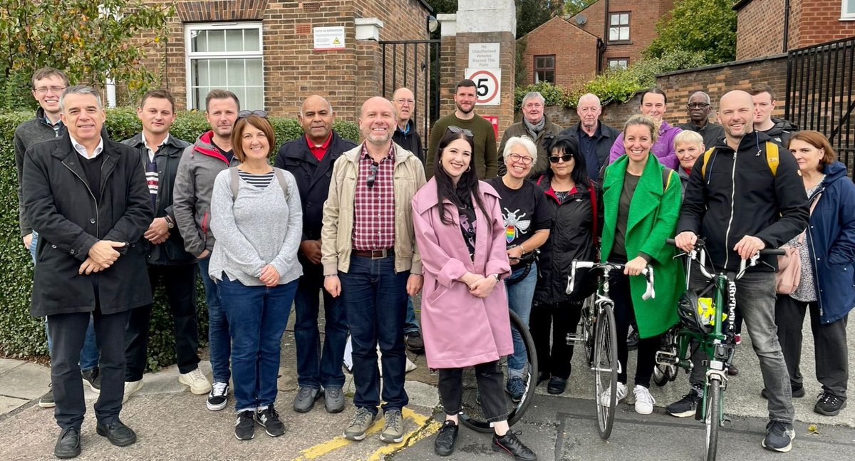 Great to be out campaigning for <a href="/McrLabour/">Manchester Labour 🐝</a> with <a href="/mathewhbenham/">mathew benham</a> <a href="/evefrancisholt/">Eve Holt</a> <a href="/jeffsmith/">Jeff Smith</a> and other <a href="/WithingtonCLP/">Manchester Withington CLP 🌹</a> activists this morning. Loads of support for <a href="/UKLabour/">The Labour Party</a> and of course massive opposition to this bankrupt Tory regime. #GeneralElectionN0W #ToriesOut