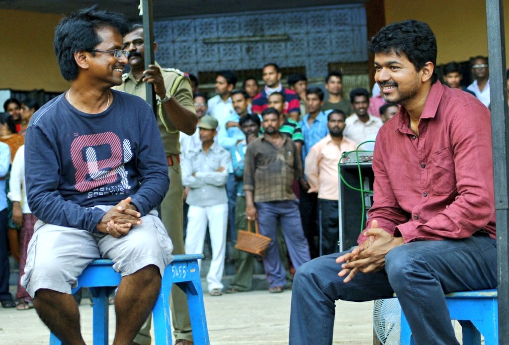 kayaldevaraj's tweet photo. October 22nd

#8yearsofBBKaththi #Kaththi 

#Thalapathy𓃵 @actorvijay @Samanthaprabhu2 @actorsathish @NeilNMukesh
@anirudhofficial @LycaProductions 
@ARMurugadoss @george_dop 
@sreekar_prasad 
@Ayngaran_offl @RIAZtheboss @Jagadishbliss @BussyAnand https://t.co/h5z7R2XV47
