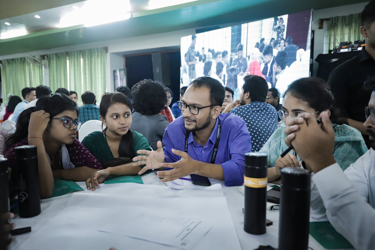 gylctweets's tweet photo. Delegates working in groups at our workshop on organizing for tackling climate change at the Global Youth Climate Summit 2022 conducted by Mais Irqsusi, Executive Director of Leading Change Network. #workshop #climatechange #ClimateEducation #gylc #gycs2022 #COP27 https://t.co/qE3uFDmdKd