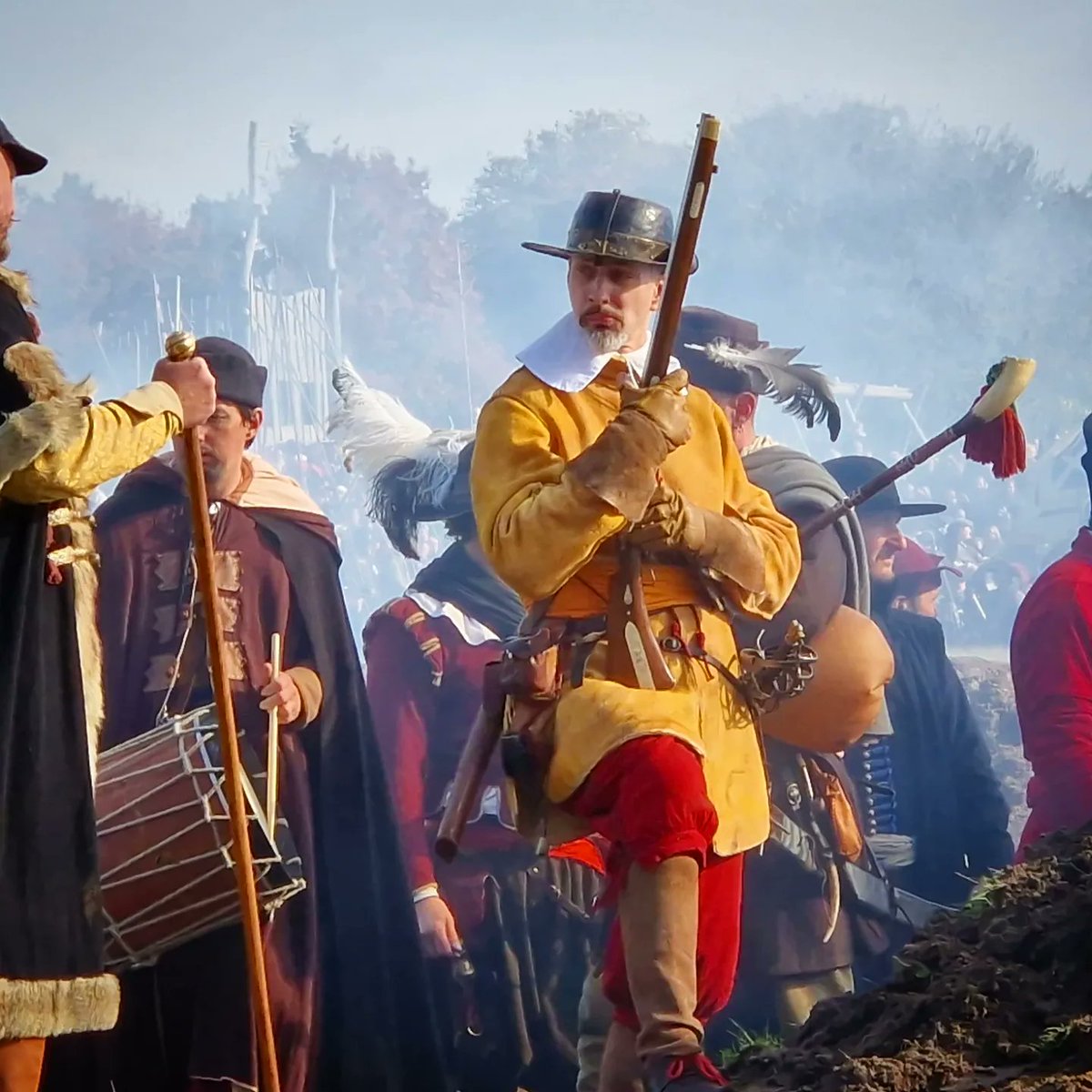 DefraggedH's tweet photo. Day 2 of the Battle of Grolle, Groenlo, the Netherlands #slagomgrolle #grolle #reenactment https://t.co/KbRXL2PtXH