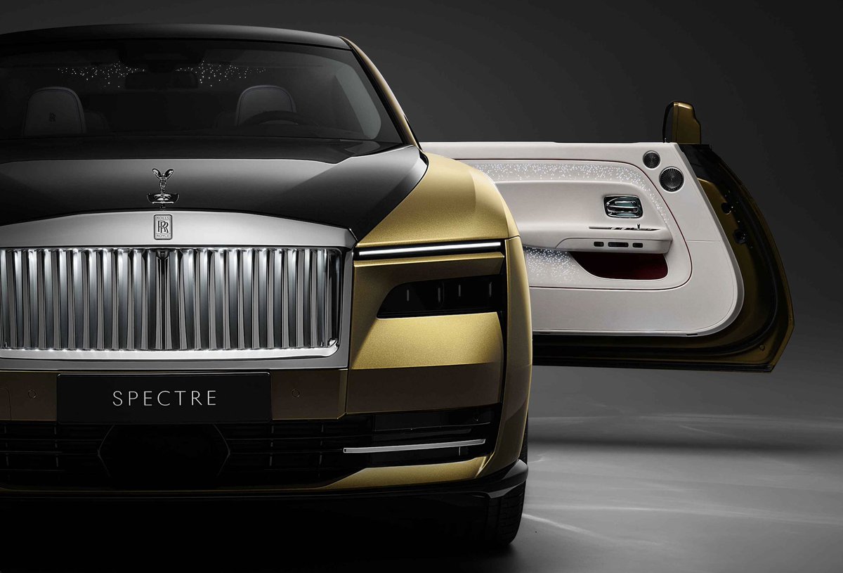rollsroycead's tweet photo. لأول مرة في سلسلة سيارات مخصصة للإنتاج من رولز-رويس، تتوفّر #سبيكتر بأبواب مرصعة بالنجوم تضمّ 4796 نجماً مضاءً بشكل ناعم.
#رولز_رويس_سبيكتر https://t.co/atuDpHDvN4