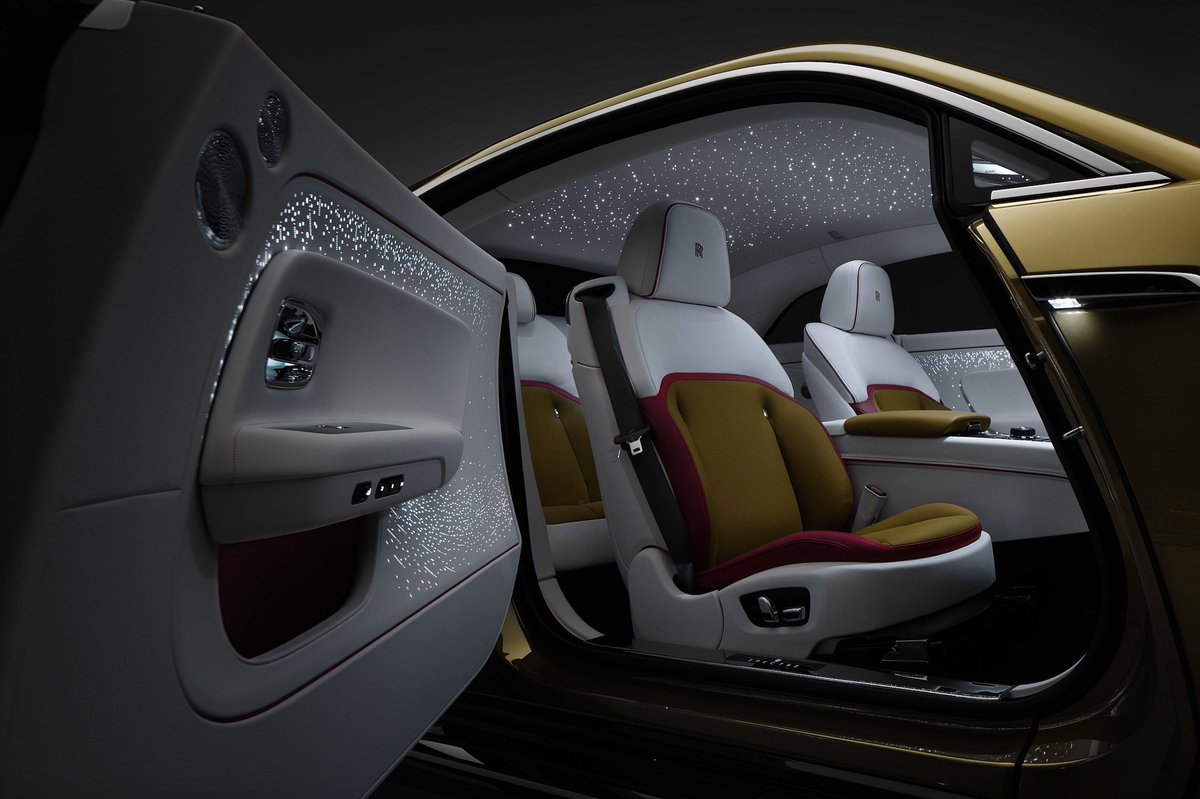 rollsroycead's tweet photo. لأول مرة في سلسلة سيارات مخصصة للإنتاج من رولز-رويس، تتوفّر #سبيكتر بأبواب مرصعة بالنجوم تضمّ 4796 نجماً مضاءً بشكل ناعم.
#رولز_رويس_سبيكتر https://t.co/atuDpHDvN4