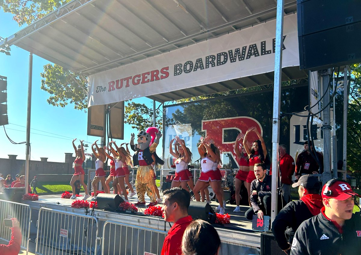 Come over to the R Alumni Hospitality Tent for swag, tailgate fare & scarlet pride! There's not a cloud in the sky as we cheer on the Scarlet Knights. Don't forget to stop by tents in Athlete's Glen to visit with fellow alumni and pick up special giveaways. #GoRU #RUHomecoming