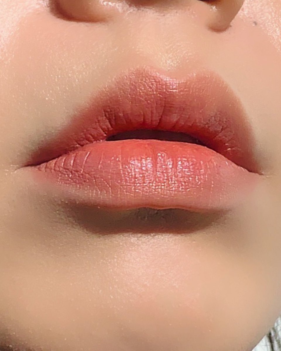 KitsuneBG's tweet photo. ทาแบบเกลี่ยๆ มันก็ได้อยู่น้าาา ไม่ติดเลย Luxe Lipstick สี Afternoon Tea @BobbiBrown_TH  #หวันรีวิว #ใช้ดีบอกต่อ #newluxelipstick https://t.co/gJMSYBnXPa
