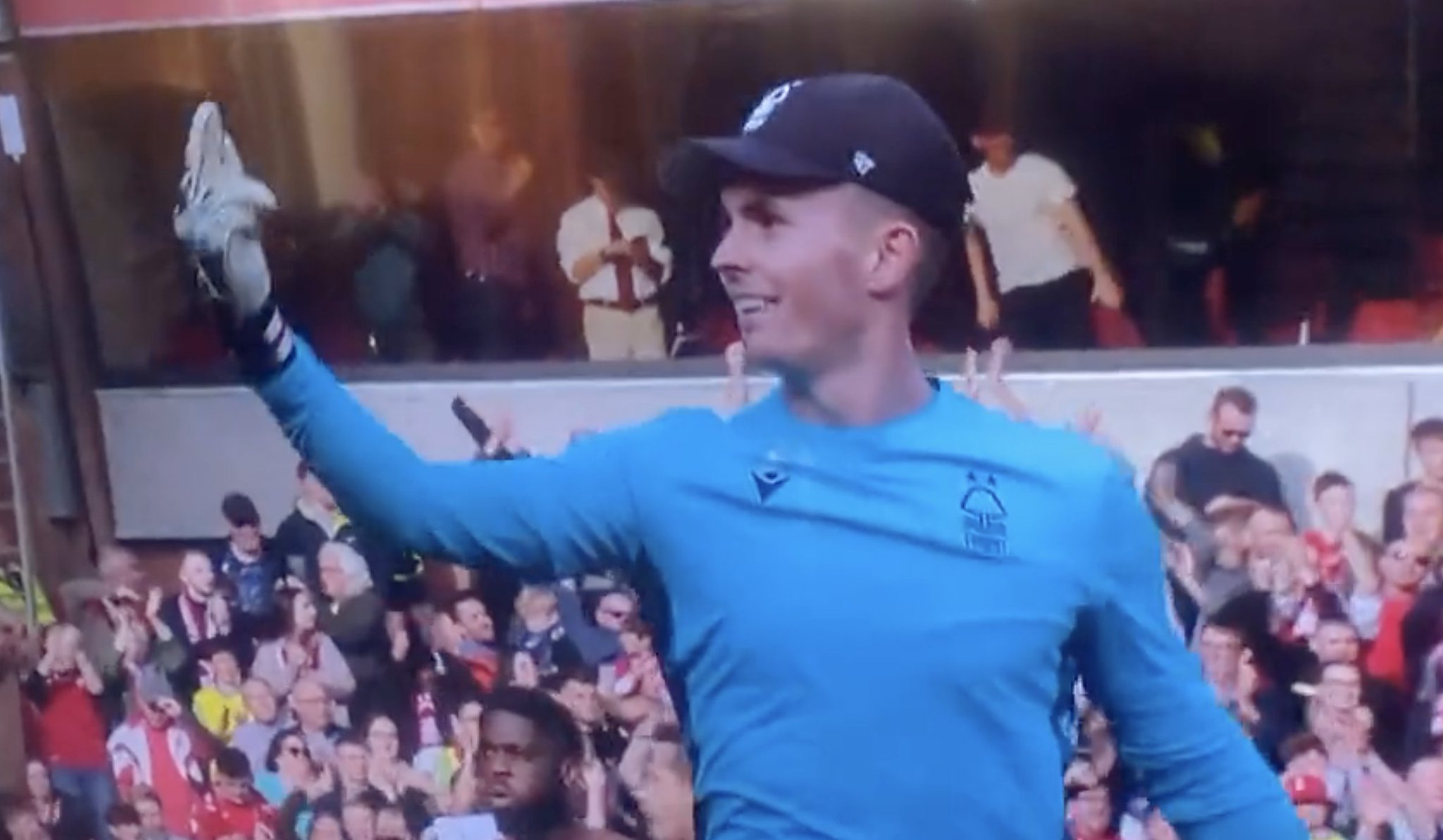 SPORTbible on Twitter "Dean Henderson gives the middle finger to