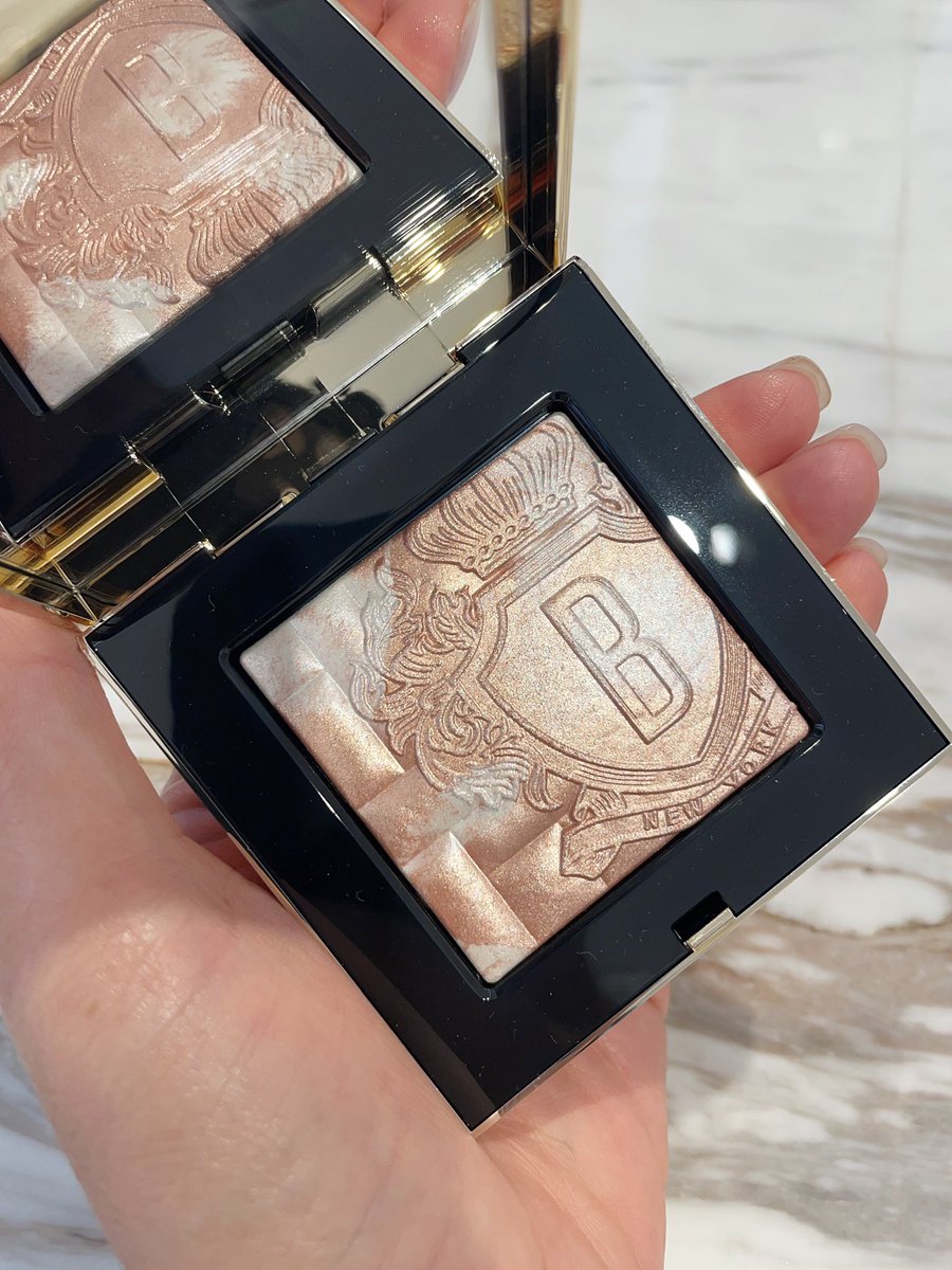 makeupbyarmanna's tweet photo. Highlight อันใหม่ล่าสุดในแพคเกจลิมิเต็ดของ @BobbiBrown_TH  คือต้องโดนมากๆ สวยทั้งตลับ สวยทั้งสี ขอบอกเลยไม่มีไม่ได้ เป็นสีชมพูอ่อนสว่างๆธรรมชาติ ใช้ได้กับทุกสีผิว #สวย จบ #ต้องมี #รีวิวเครื่องสำอาง https://t.co/08FEpE9pnB