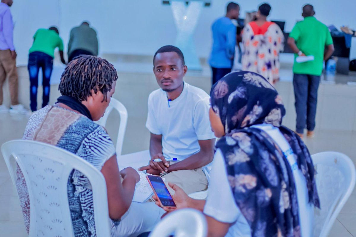 impanuro's tweet image. In collaboration with @amwaafrika under the #MakeWayProgramme, we introduced #NTUSIGARE project to @gisozisector ‘s duty bearers by raising awareness on people with compounded vulnerabilities-specific and special needs in service delivery. 

#Intersectionality #LeaveNoOneBehind