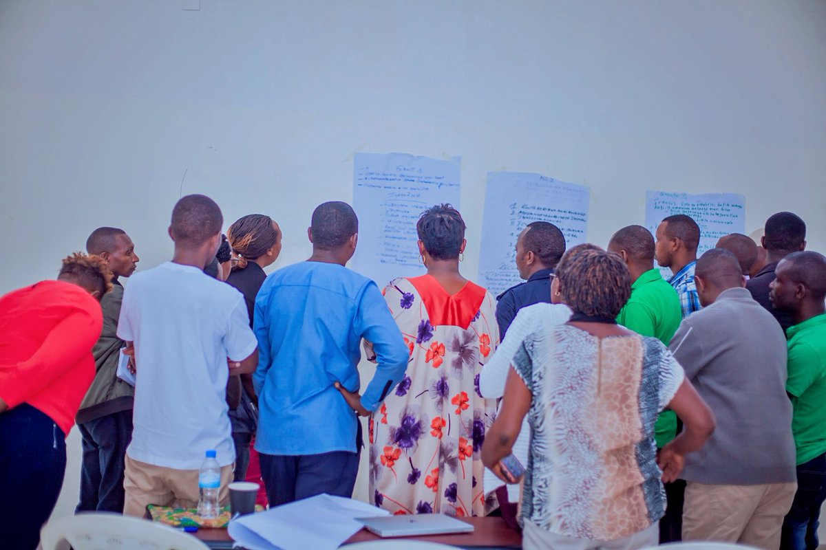 impanuro's tweet image. In collaboration with @amwaafrika under the #MakeWayProgramme, we introduced #NTUSIGARE project to @gisozisector ‘s duty bearers by raising awareness on people with compounded vulnerabilities-specific and special needs in service delivery. 

#Intersectionality #LeaveNoOneBehind