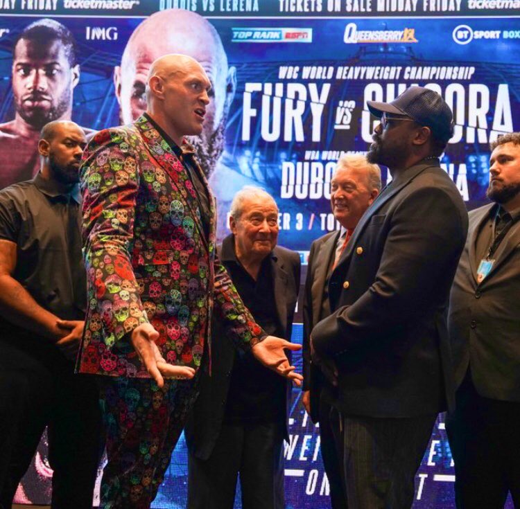 BoxerLaunch's tweet image. 🎫 50,000 tickets sold already 😯
🥊 #Furychisora3 
🏆 WBC World Heavyweight Championship
📺 BT Sport

#Boxing #tysonfury #boxingnews #boxinglatest #fightnews #dereckchisora #BoxerLaunch #WBC