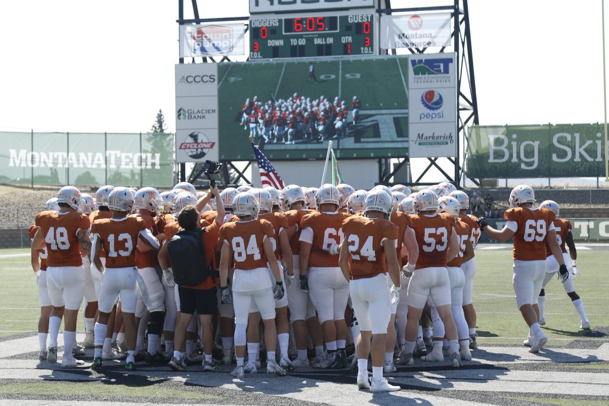 MonTechFootball's tweet photo. ⚒GAMEDAY!!⚒
Kickoff at 100pm on Bob Green Field!
Let’s Go!!!
#Family
#CountOnMe
#RollDiggs https://t.co/Il5FZfoG4h
