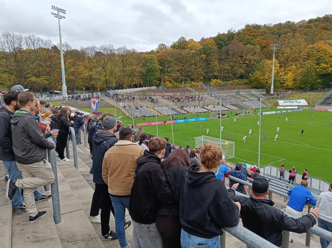 RubenWingerden's tweet photo. Wuppertaler SV - Rot-Weiss Oberhausen in het prachtige Stadion am Zoo. Voor het voetbal hoef je niet zo zeer richting Wuppertal te gaan, maar het Stadion am Zoo is wel echt een aanrader. #WSVRWO #WuppertalerSV #regionalligawest #StadionAmZoo #groundhoppen #groundhopping https://t.co/UAZyewzdaN
