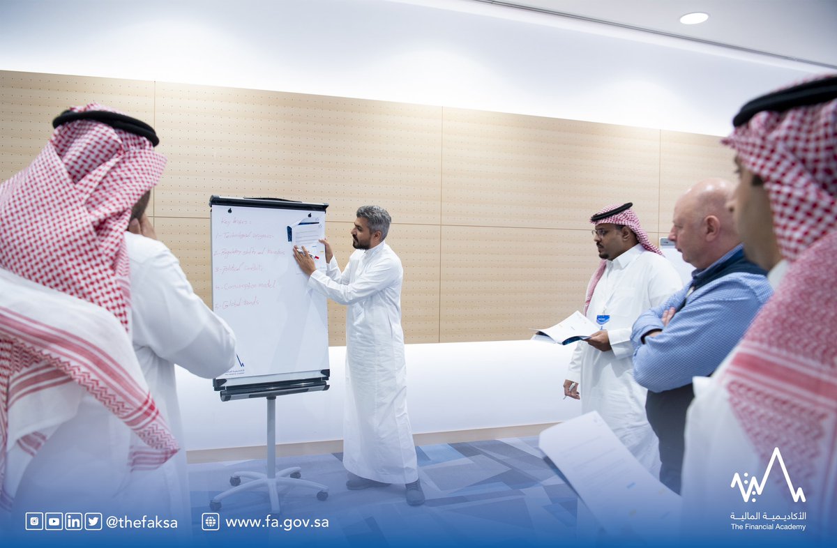 thefaksa's tweet photo. في رحلة ملهمة تمتد إلى 4 أشهر لتحقيق أهداف #رؤية_السعودية_2030  ..

بدأت اليوم ثالث محطات الدفعة الأولى من برنامج #قادة_المستقبل_المالي في أولى الوحدات التدريبية " استشراف المستقبل" وذلك بورش عمل ومحاضرات ثرية ونقاشات قيمة 
لمواكبة التحديات المالية. https://t.co/mCumF4fkyq
