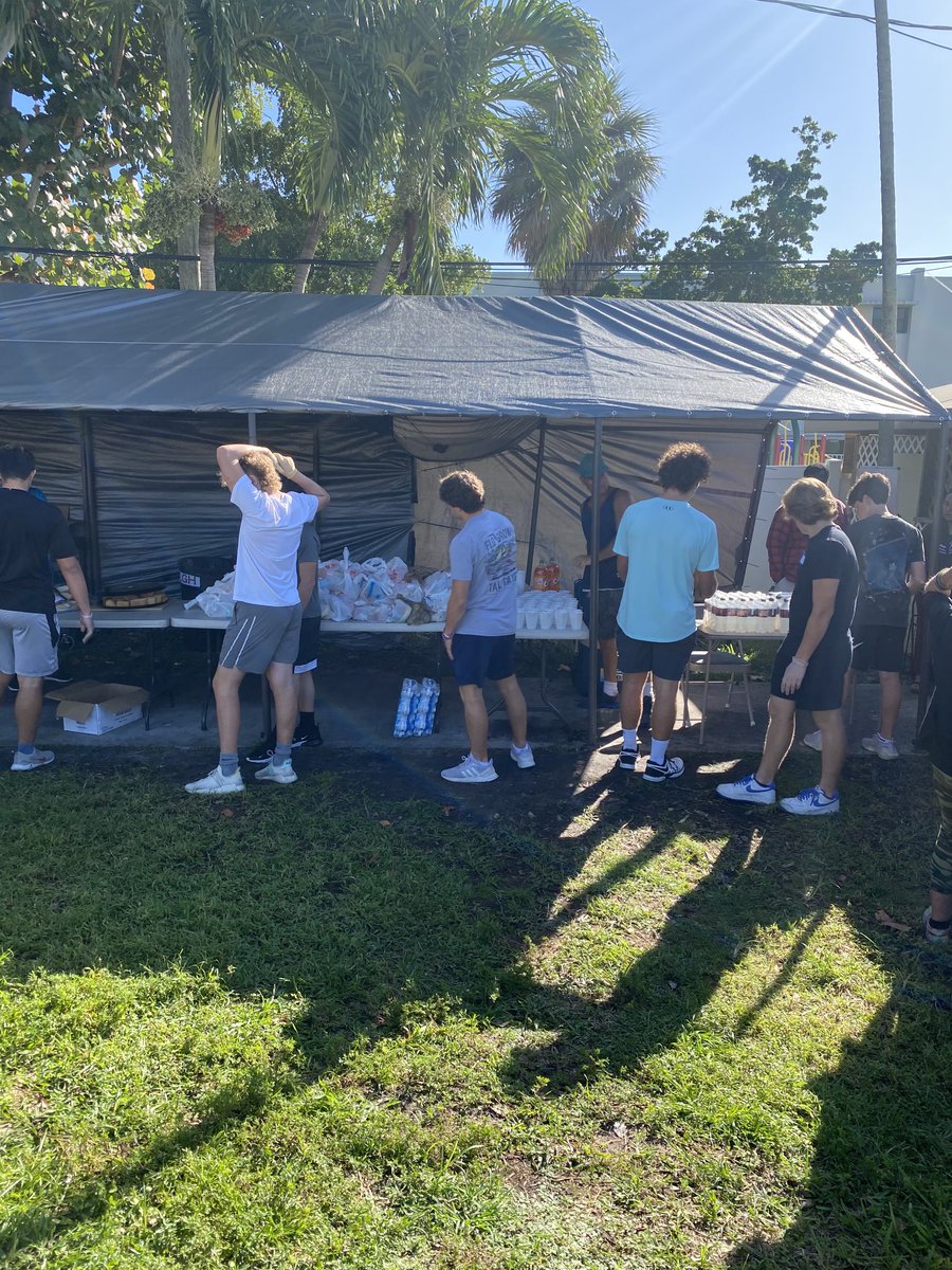PineCrestFB's tweet photo. What do ⁦@PineCrestFB⁩ players do the morning after a rousing homecoming win?  They serve their community, their true game day experience!! #pcpackthepassion #pcfinishthedrill https://t.co/bcp1os0XTG