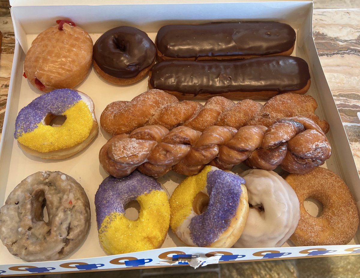 BarstoolBigCat's tweet photo. The people at the donut shop told me to stop taking shit from @ESPNBooger, and that every time he’s in Baton Rogue he gets a personal dozen. Let’s have a day https://t.co/Y0JrDq6aI9