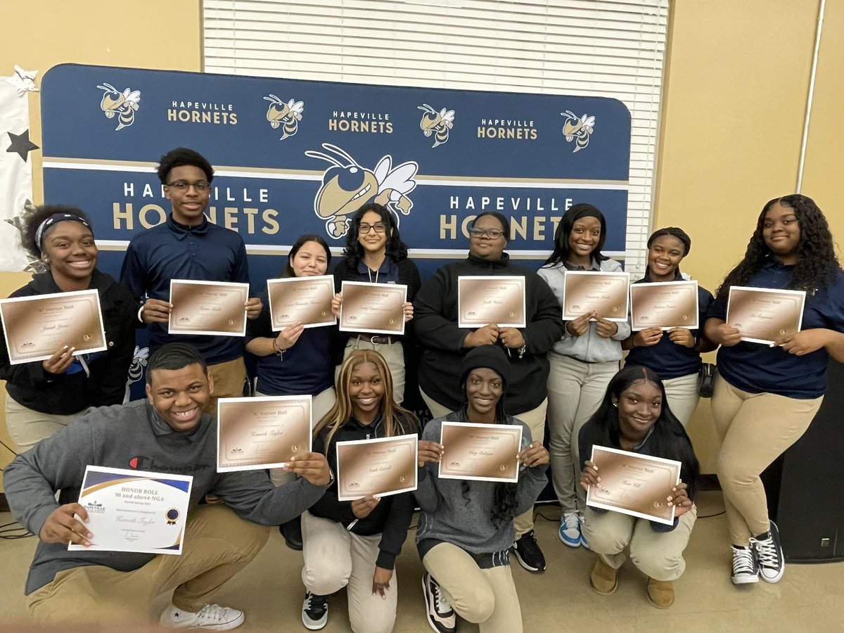 TheHCCAHornets's tweet photo. Hornets (grades 10-12) who made All A’s SPR22!!🥳🌟🐝💙 https://t.co/zQQdzdzD58