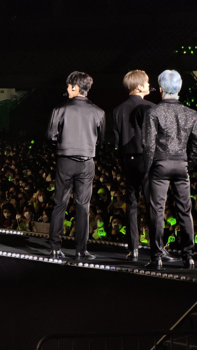 hyucktide's tweet photo. mark tiene mas culo q toda mi familia junta https://t.co/hPoggGxDgh