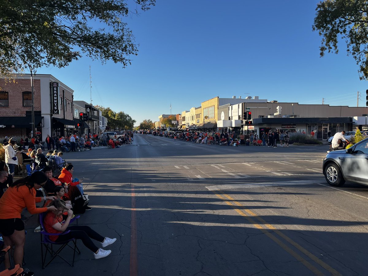 stillwaterwill's tweet photo. It’s a beautiful morning for a parade in @DowntownSTWOK! #Homecoming2022 #loveSWO https://t.co/1ZZss0itEn