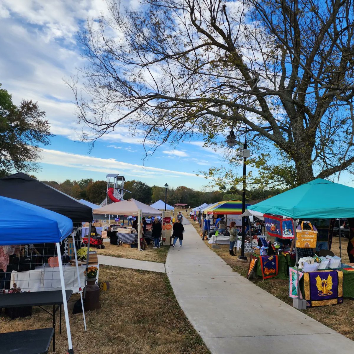 BusyBeesNWA's tweet photo. Over 60+ vendors, nonprofits, politicians, and local Farmington businesses and churches are setting up for the FARMINGTON FALL FESTIVAL! Open today from 9AM-1PM in the Farmington City Park.

Hosted by Busy Bee's Canning Co. and the Farmington Area Chamber of Commerce 😁 https://t.co/8eLSyTxFQx