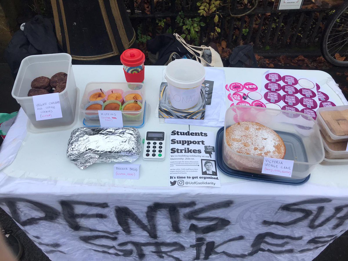 UofGsolidarity's tweet photo. Today is @UofGlasgow’s Open Day for prospective students. 

We’re outside the main gate with a clear message (and cake!).

#StudentsSupportStrikes 🔥 https://t.co/j6YZdvGzzx