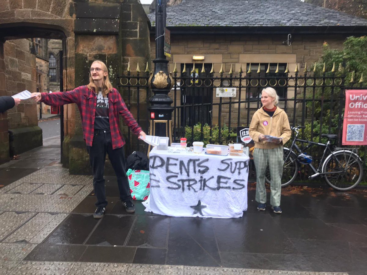 UofGsolidarity's tweet photo. Today is @UofGlasgow’s Open Day for prospective students. 

We’re outside the main gate with a clear message (and cake!).

#StudentsSupportStrikes 🔥 https://t.co/j6YZdvGzzx