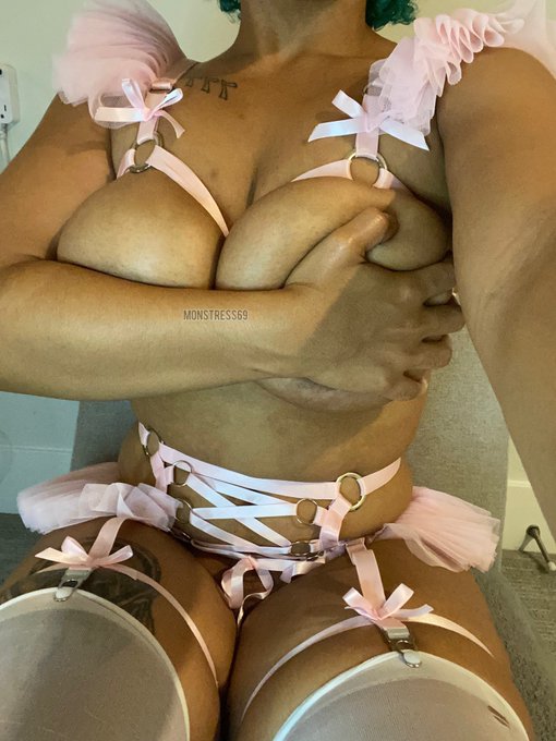 Watch ✨IZZY’S ASSHOLE✨'s leaked NSFW photo on TwXstars