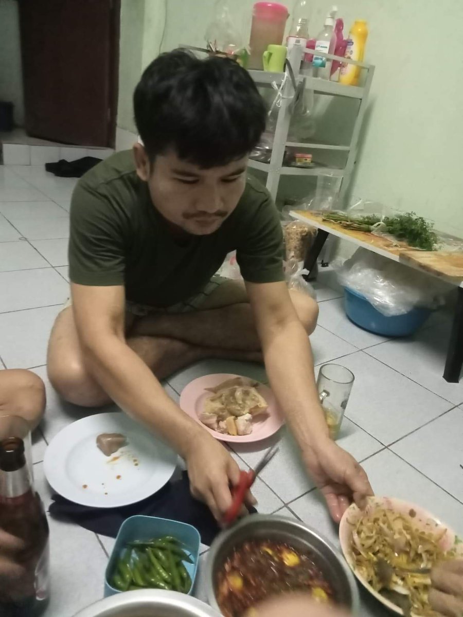 Toe1Ko's tweet photo. ဒီညဂျလစင်တိုက်မှာ https://t.co/xEmyyisJiT
