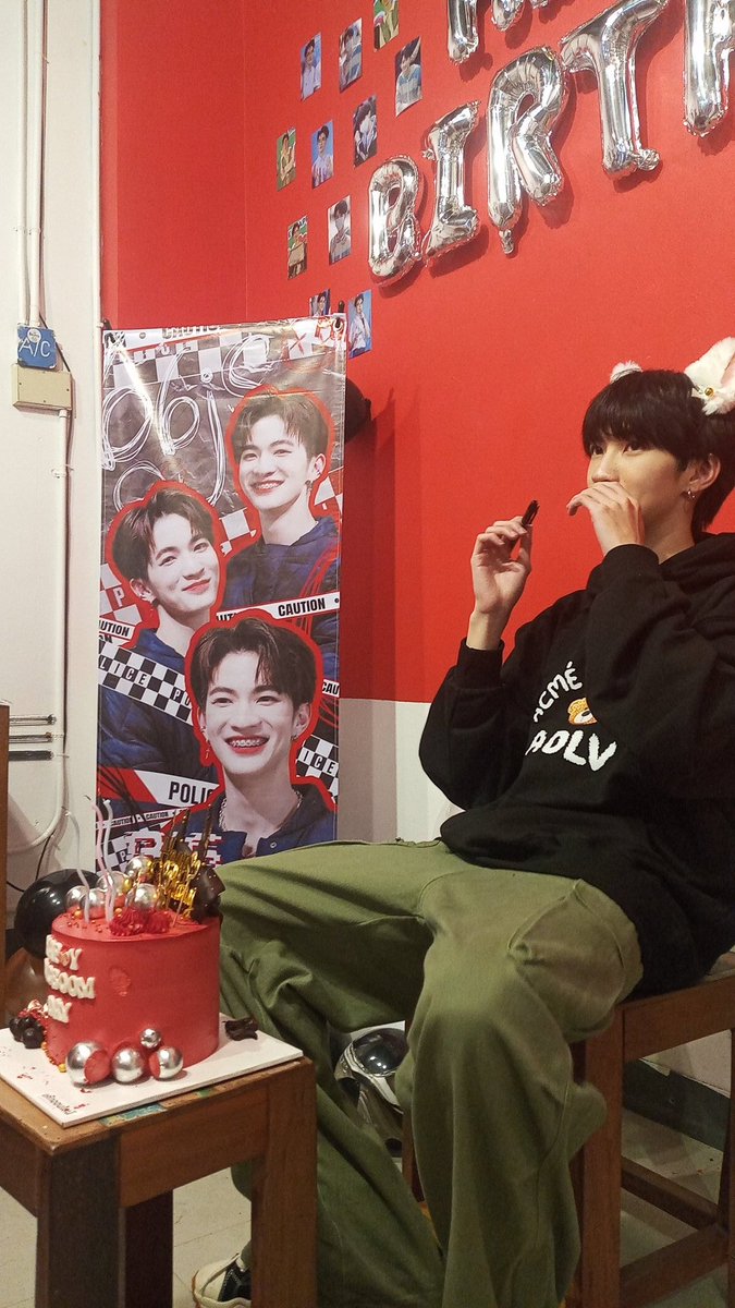 _kimv_taetae's tweet photo. สอนลิตเติ้ลแคทร้องhbd.ล่ะหนึ่ง
#bbjs
#ลิตเติ้ลแคทของบิ๊กบูม 
#20แล้วมีแฟนได้ยังครับ 
#4520thBDProject https://t.co/fIBMsn0sYW