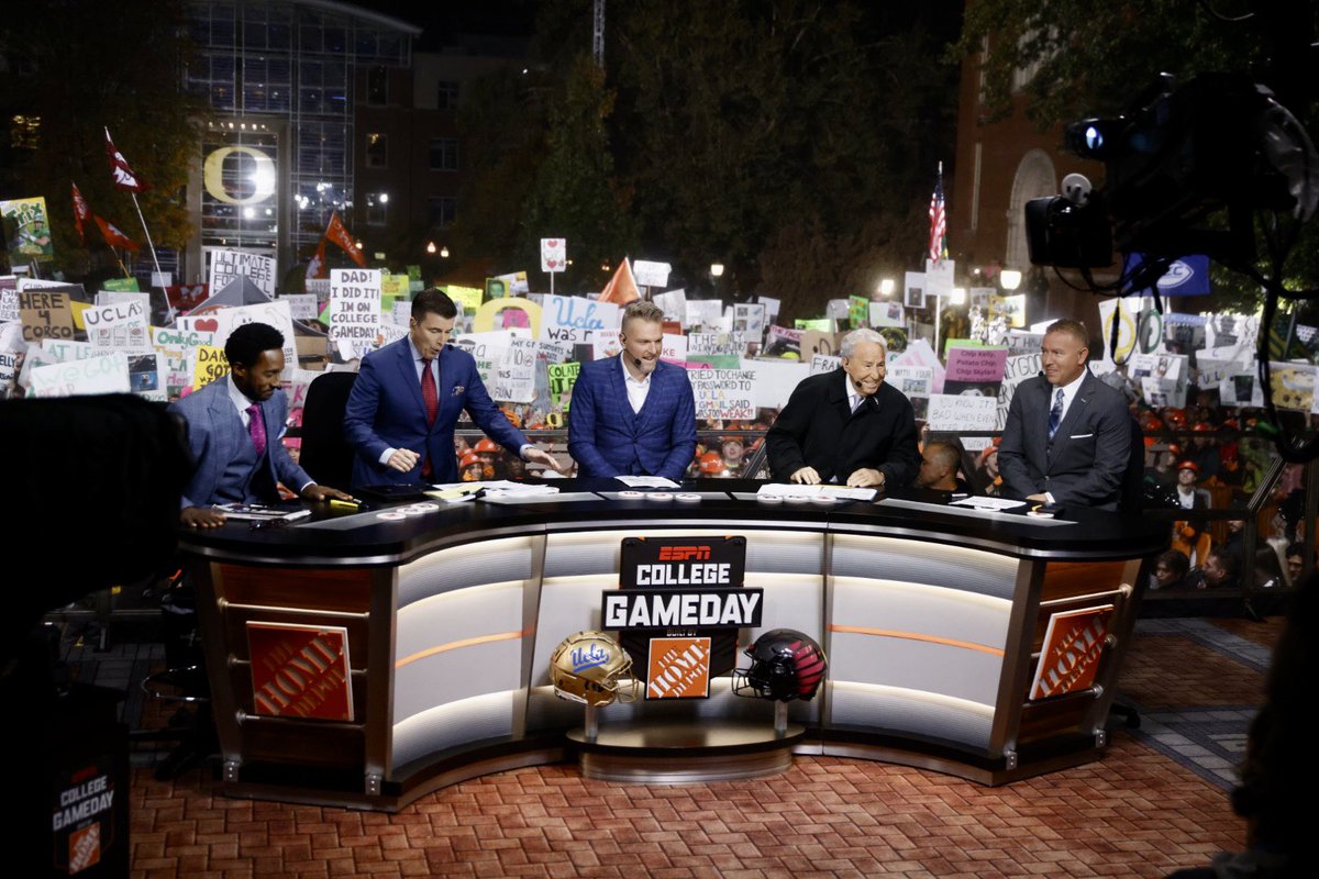thomasboyd's tweet photo. @espn #uofootball #oregonfb #GameDay https://t.co/bCQ5TRK4t6