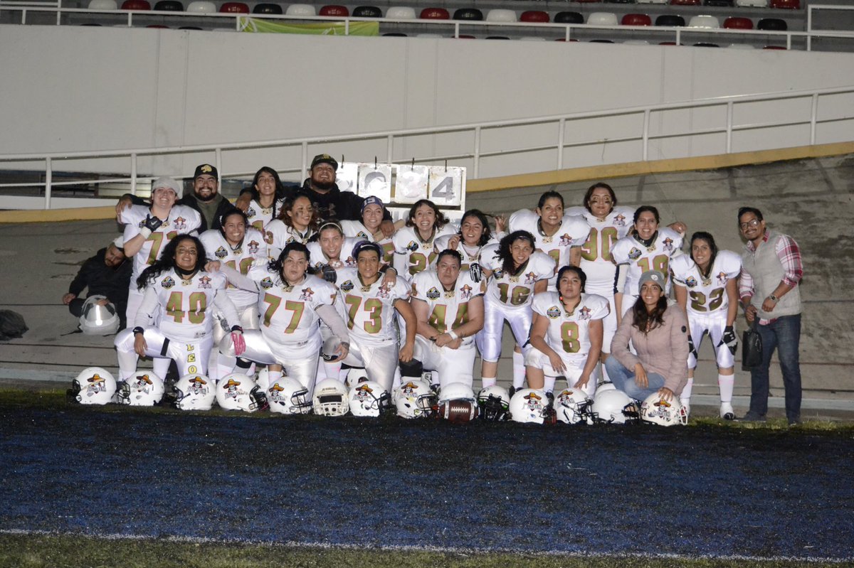 lexfa's tweet photo. Friday Night Lights con nuestra femenil equipada, Jugosos vs Team México.
#femenil #playlikeagirl #teamlexfa #arenafootball https://t.co/gJ3I2y18Q5