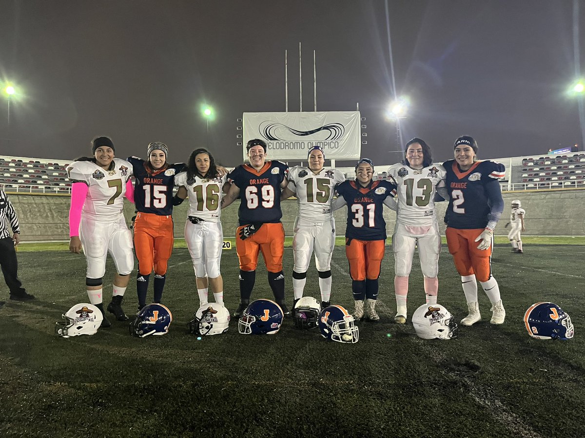 lexfa's tweet photo. Friday Night Lights con nuestra femenil equipada, Jugosos vs Team México.
#femenil #playlikeagirl #teamlexfa #arenafootball https://t.co/gJ3I2y18Q5