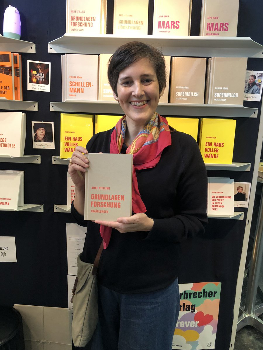 verbrecherei's tweet photo. Stars auf der @Book_Fair (9): Anke Stelling.
Mehr von Stelling: https://t.co/gf8Nya4dUm
Alle Messetermine: https://t.co/hGlonANXMT
#verbrecherei #verbrecherverlag #starsamstand #fbm22 #ankestelling https://t.co/cexj6Zk6Wc