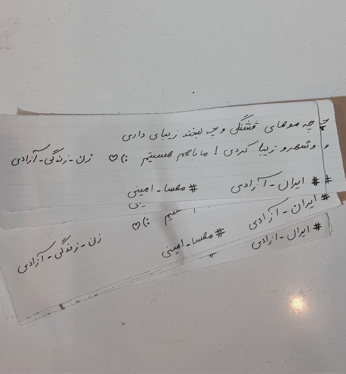 piboy__'s tweet photo. یکی از دوستام امروز اومد پیشم گفت دارن از اینا بین مردم پخش میکنن(:
چن تا ازش گرفتم بدم ب مشتریا.
#مهسا_امینی 
#نیکا_شاهکرمی
#Oplran https://t.co/GWg5R9ELSs