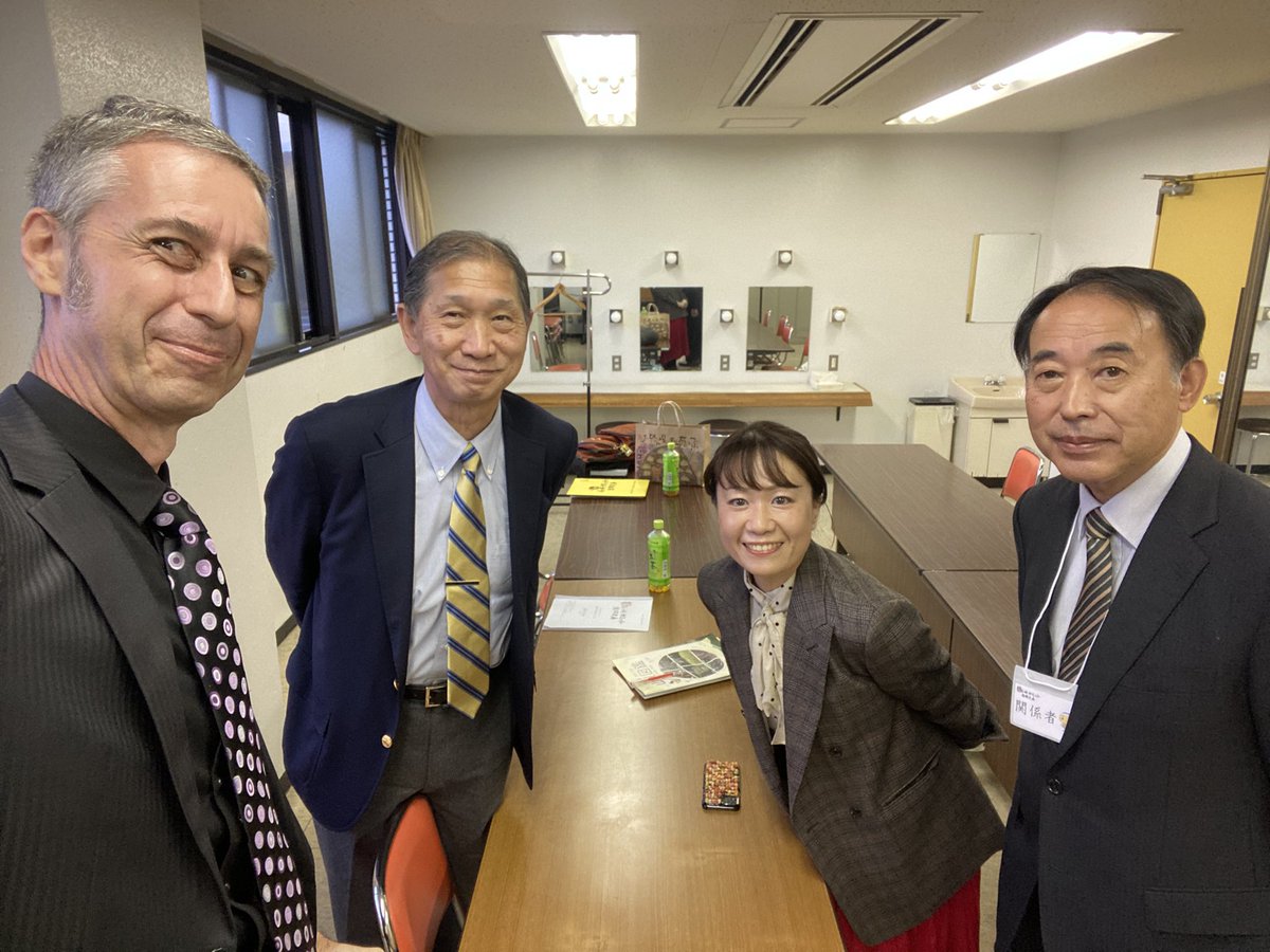In Ena, Gifu Pref. for the Japan Yamajiro (mountain castle) Summit, as one of the panel speakers.Castle specialist Professor Nakai, castle writer Hagiwara Sachiko, and I talked about the Ena regions’ castles, their roles in history, and the samurai who made them

#samuraicastle